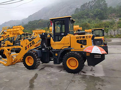 恭喜羅總喜提新車，山宇裝載機(jī)940走起，山宇重工，助您成功！